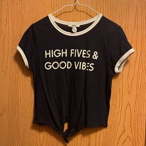 Cropped graphic tee sz M